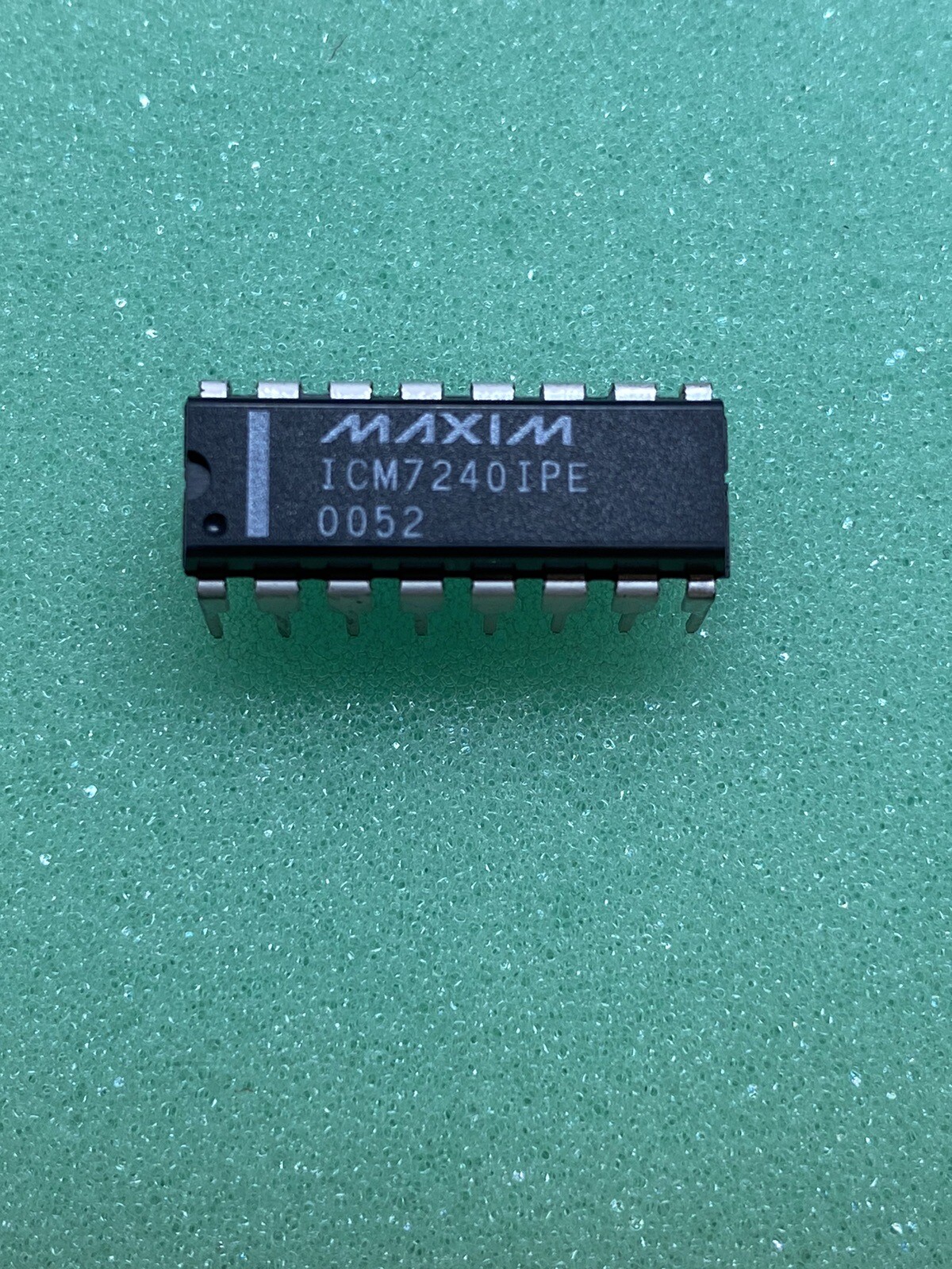 NEW MAXIM ICM7240IPE NOS