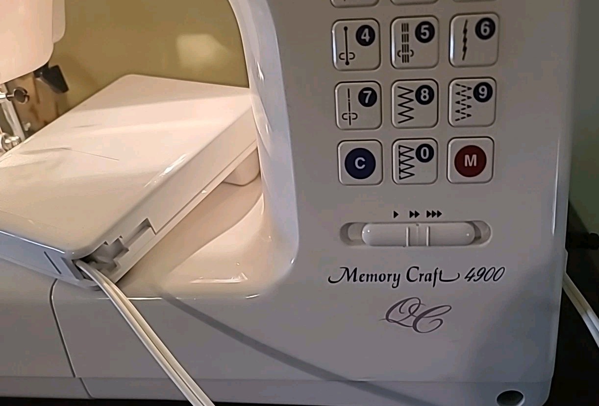 Janome Memory Craft 4900 QC Computerized Sewing & Quilting Machine
