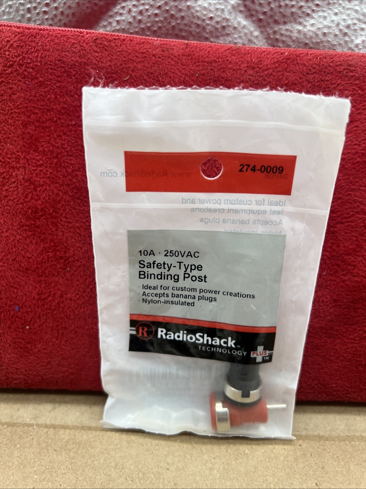Radio Shack Safety Type Binding Post 2-Pack (Red & Black) Banana, 274-0009