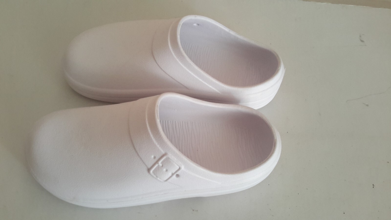Hello Soho Women  Size M7/8  White Rubber Clogs  Pre-owned