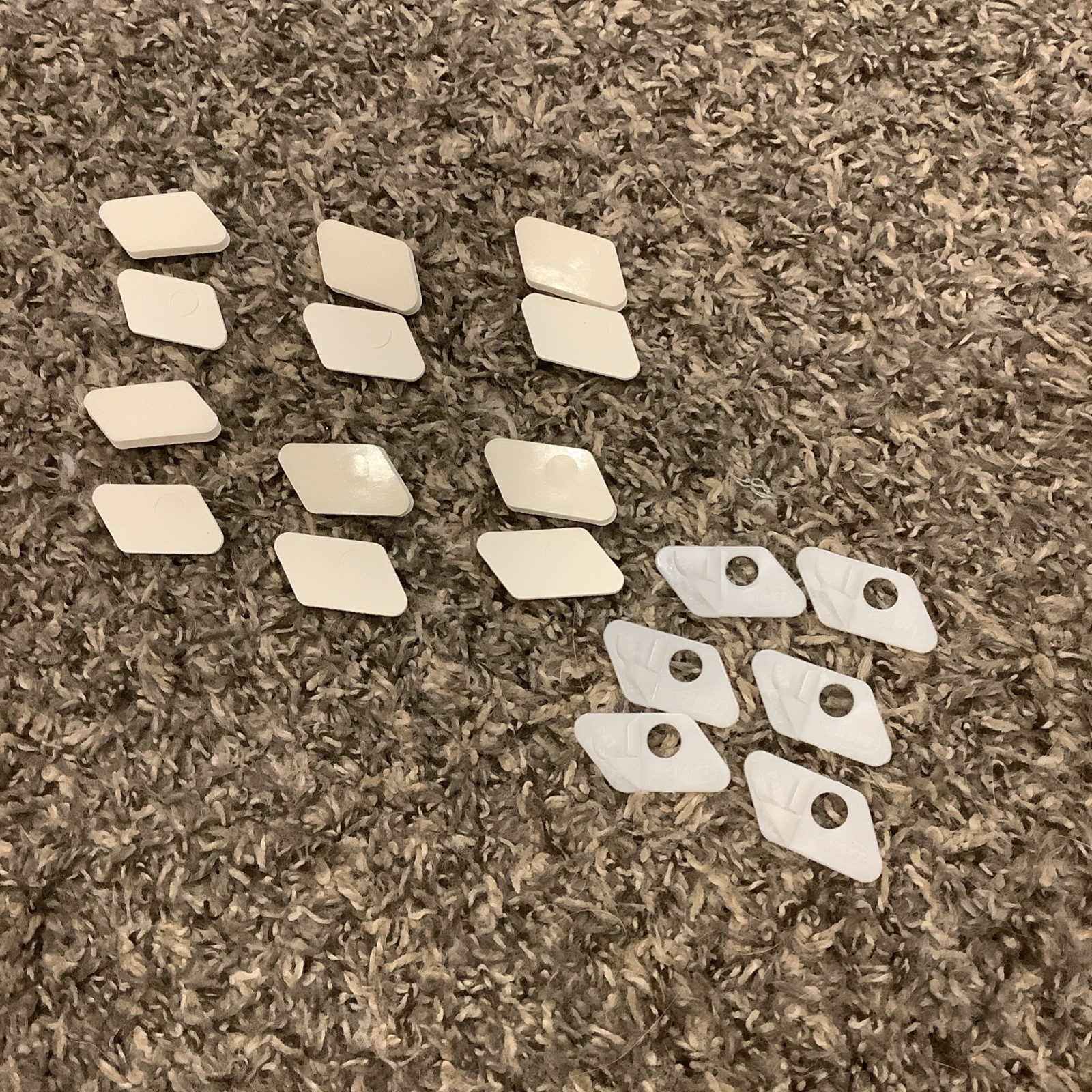 6 Hoyt Plastic Flipper Rests with adhesive Sticker, RH Recurve, White, Target