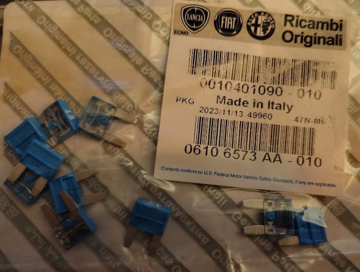 MOPAR Genuine OEM Mini Fuses 6106573AA/06106573AA New in pack/ (10 Fuses)