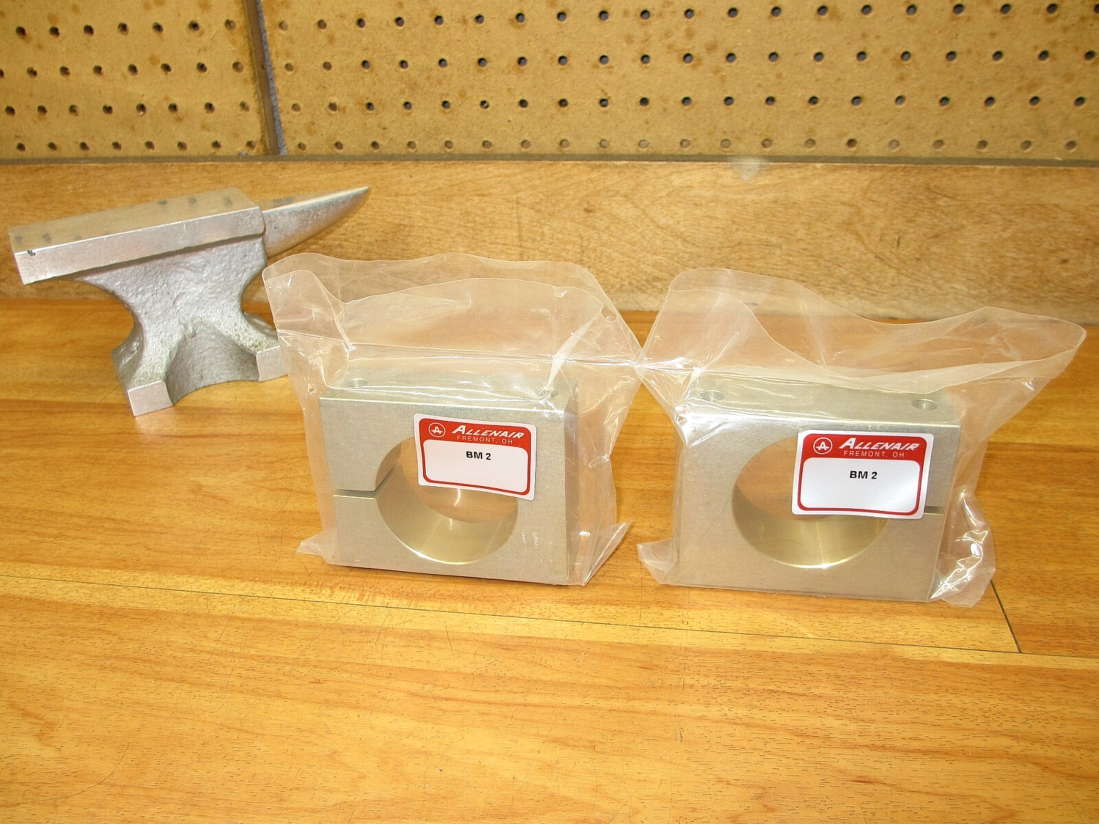 Allenair BM 2 (LOT OF 2) *NEW* Pneumatic Cylinder Mount Clamp Bracket