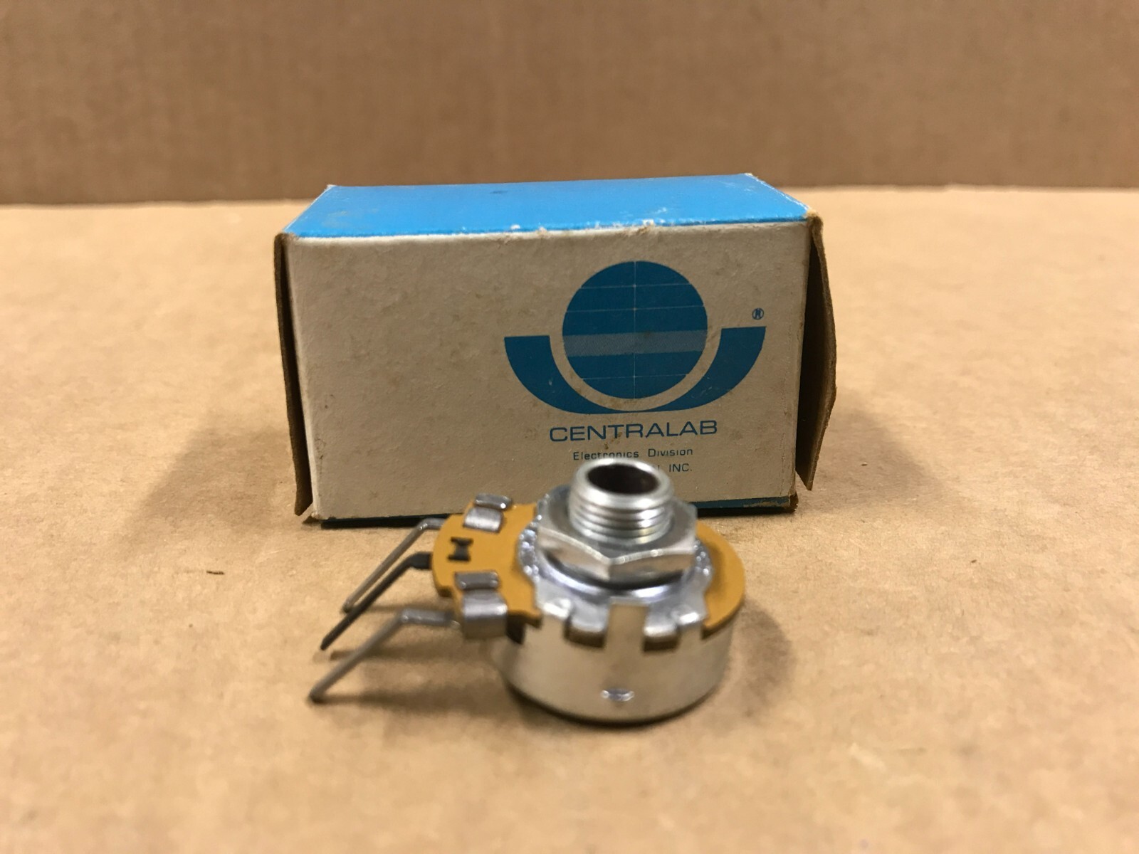 NOS Centralab Fastatch II Front - F2-10K Potentiometer