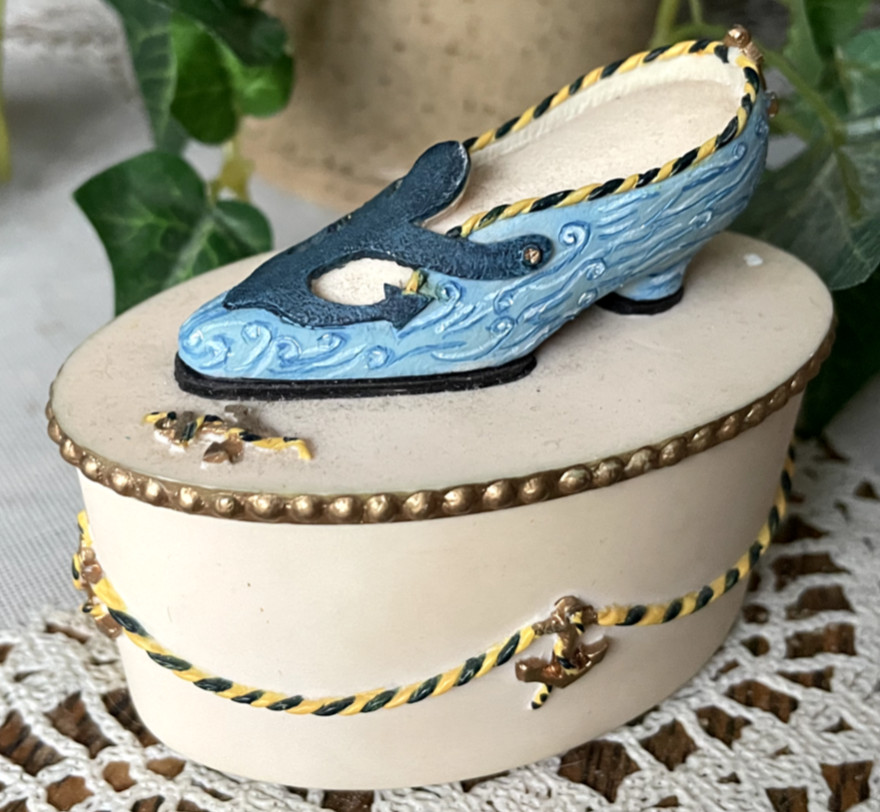 SANDY LYNAM CLOUGH COLLECTION -  CYNTHIA RESIN TRINKET BOX - BLUE SHOE