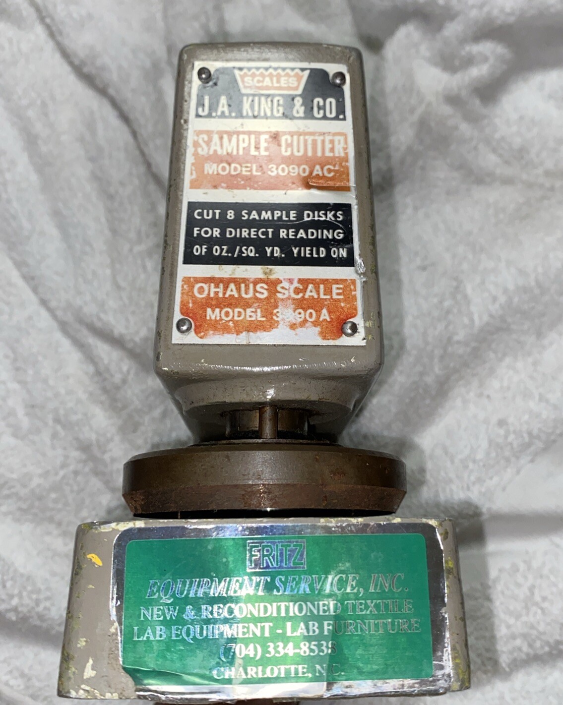 J.A. KING CO Mechanical Sample Cutter MODEL 3090AC