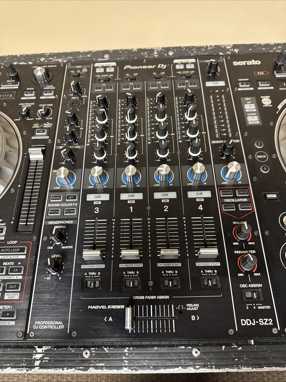 Serato dj controller DDJ- SZ2