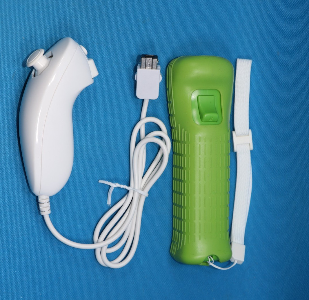 CONTROLLER & NUNCHUCK FOR NINTENDO WII WII U YOSHI DESIGN WITH MOTION PLUS - NEW