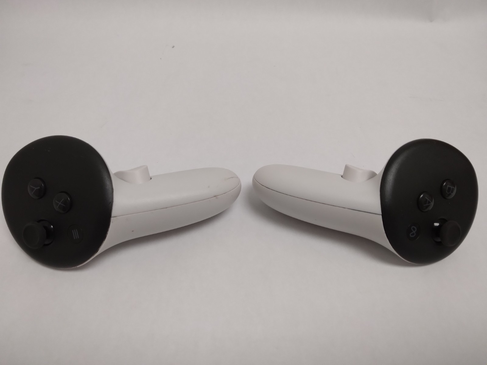 Meta Quest 3 128GB VR Headset White with Controllers and Charger