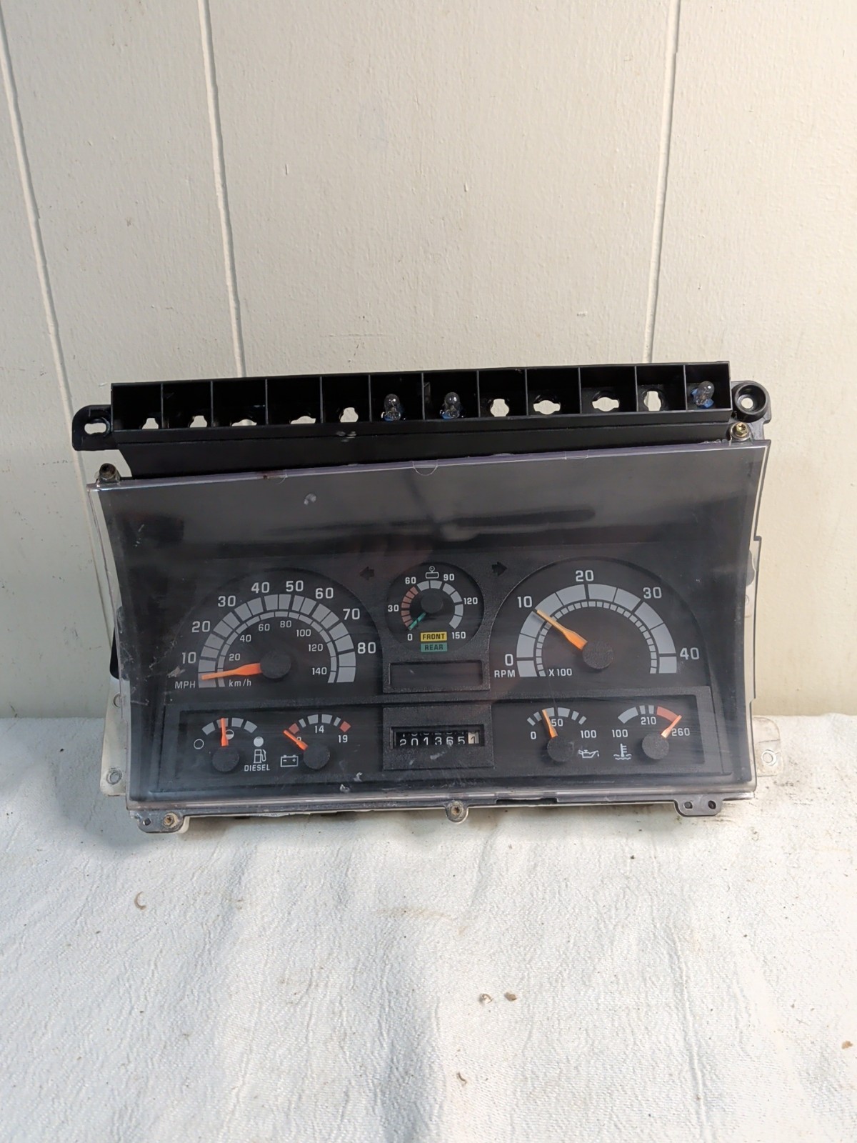 1990 to 2001 CHEVY GMC 530 WITH AIR GAUGE AND TACHOMETER DIESEL 201 K