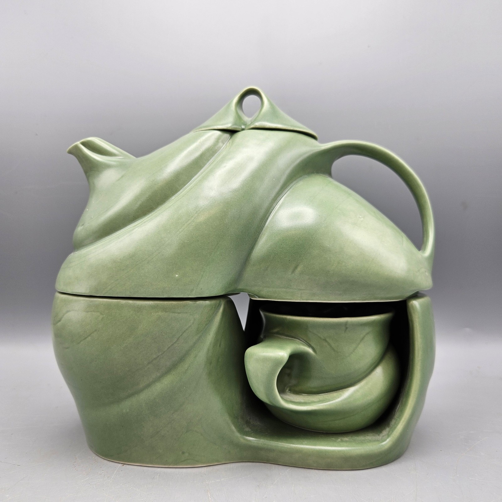Saenger Porcelain Green-Glazed "Tea for Two" Tea Set ~ One Mug Included