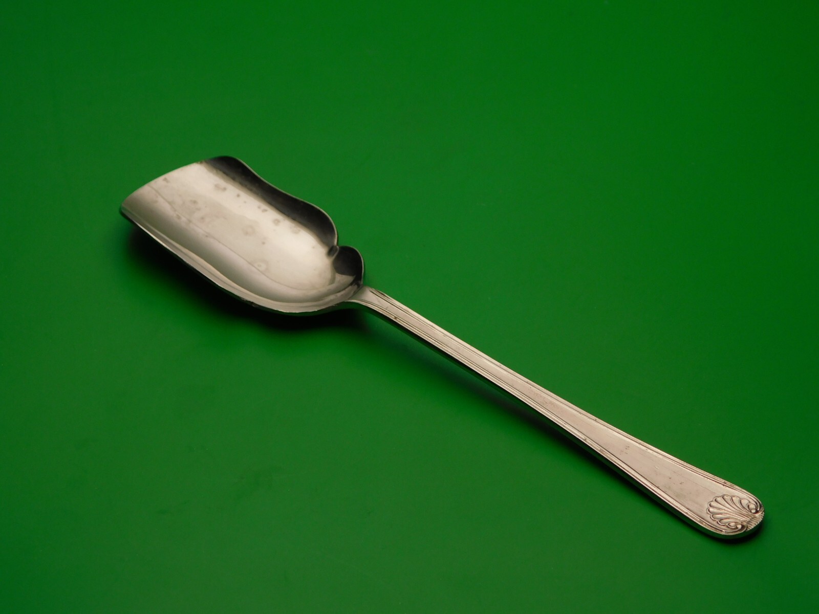 English Shell Silver Plate England Nut Shovel
