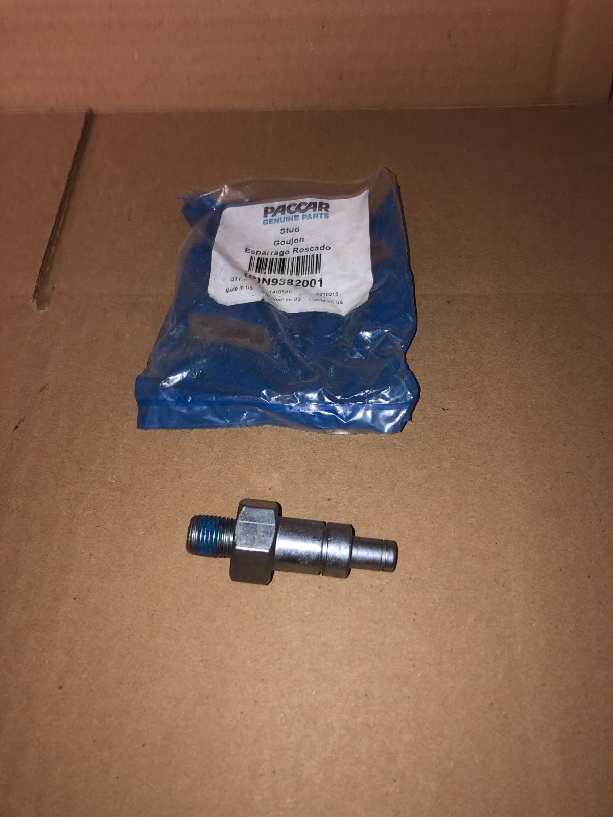PACCAR GENUINE PARTS HOOD SPRING STUD #N9382001