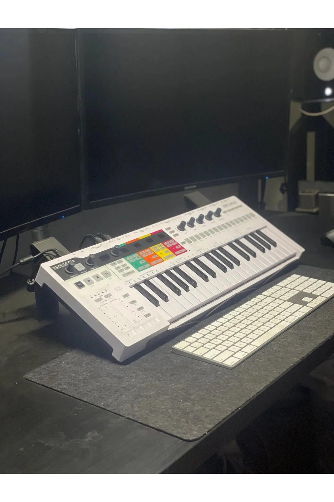 18” Stand for DJ controller, Synthesizer, drum machine, sampler, Moog, roland