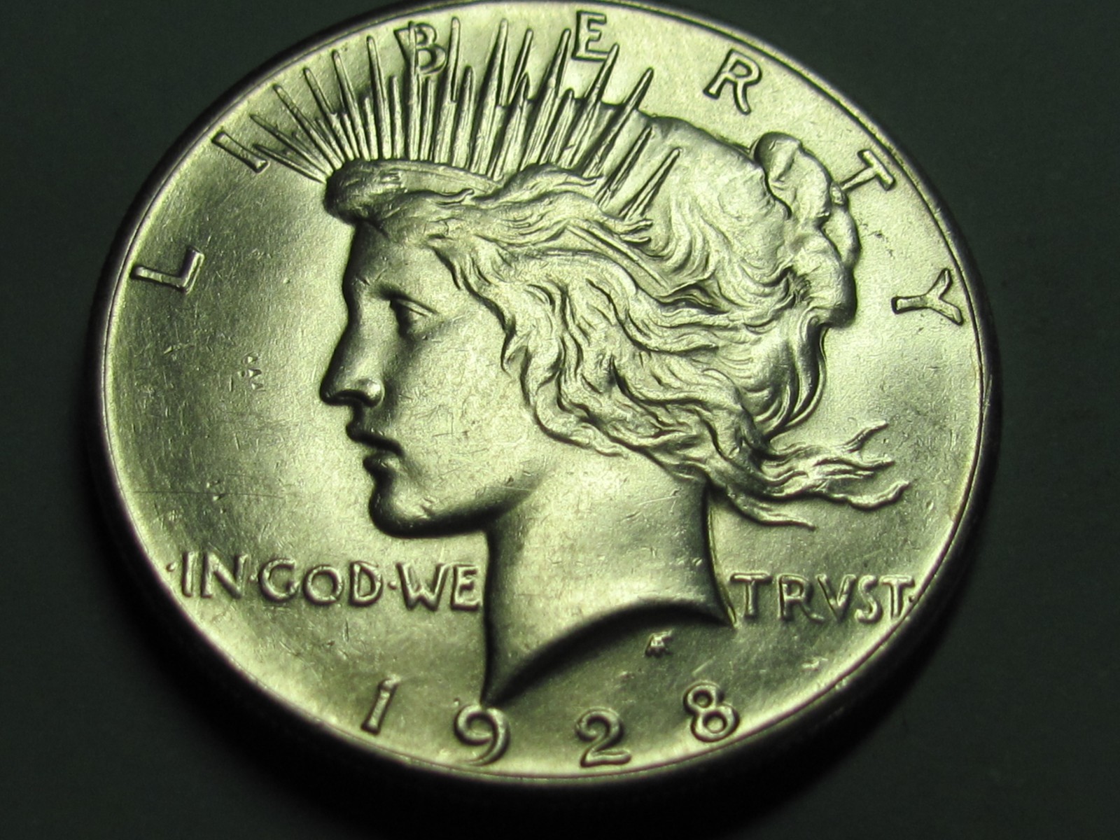 1928 PEACE  DOLLAR  NICE HIGH GRADE AU/BU