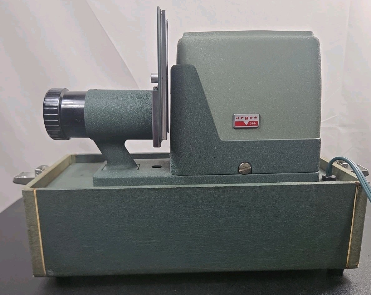Vintage Argus 300 Automatic 35mm Slide Projector Tested Working w/ Case