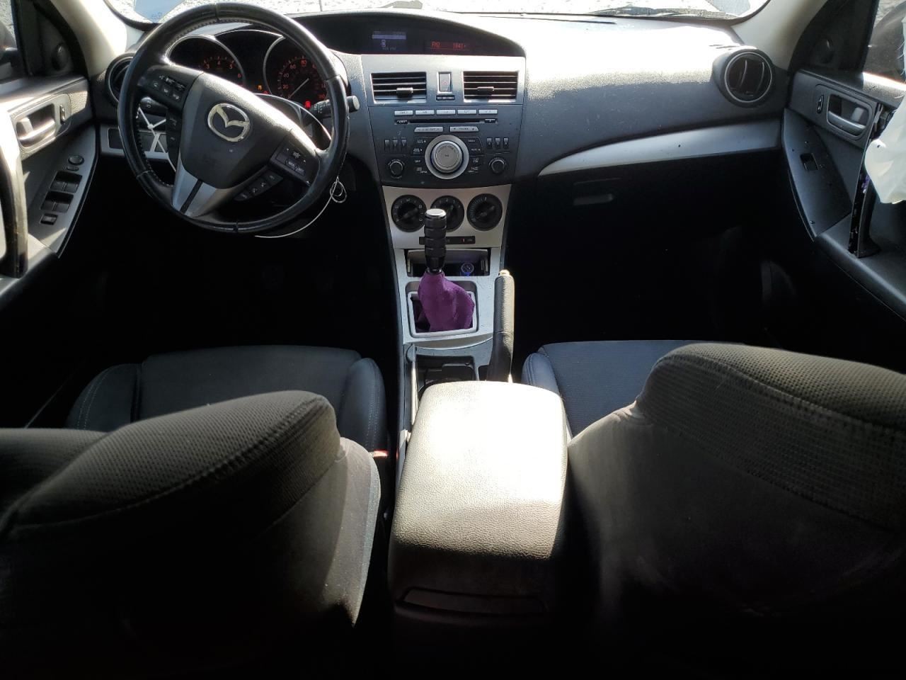 3 2010 Glove Box 4883126