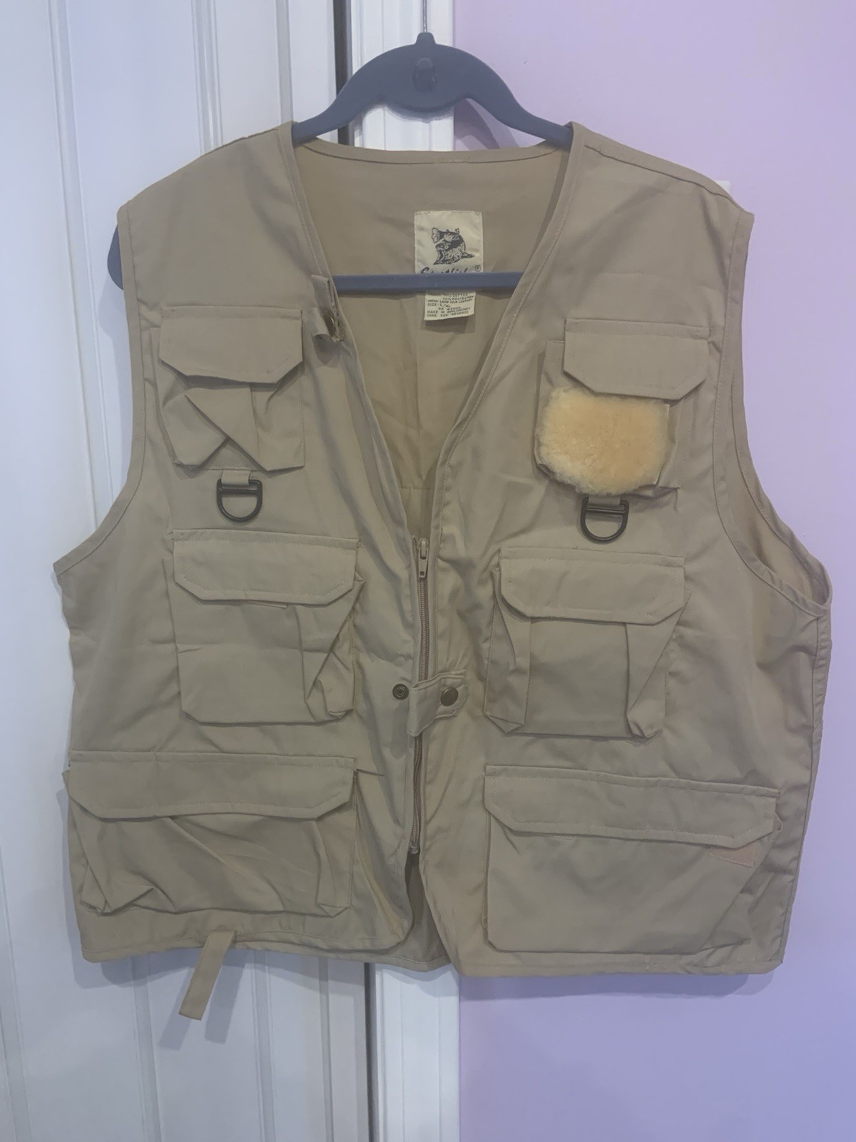 Vintage Sportfisher Tan Fishing Vest Size L/XL Utility Pockets Sheepskin Patch