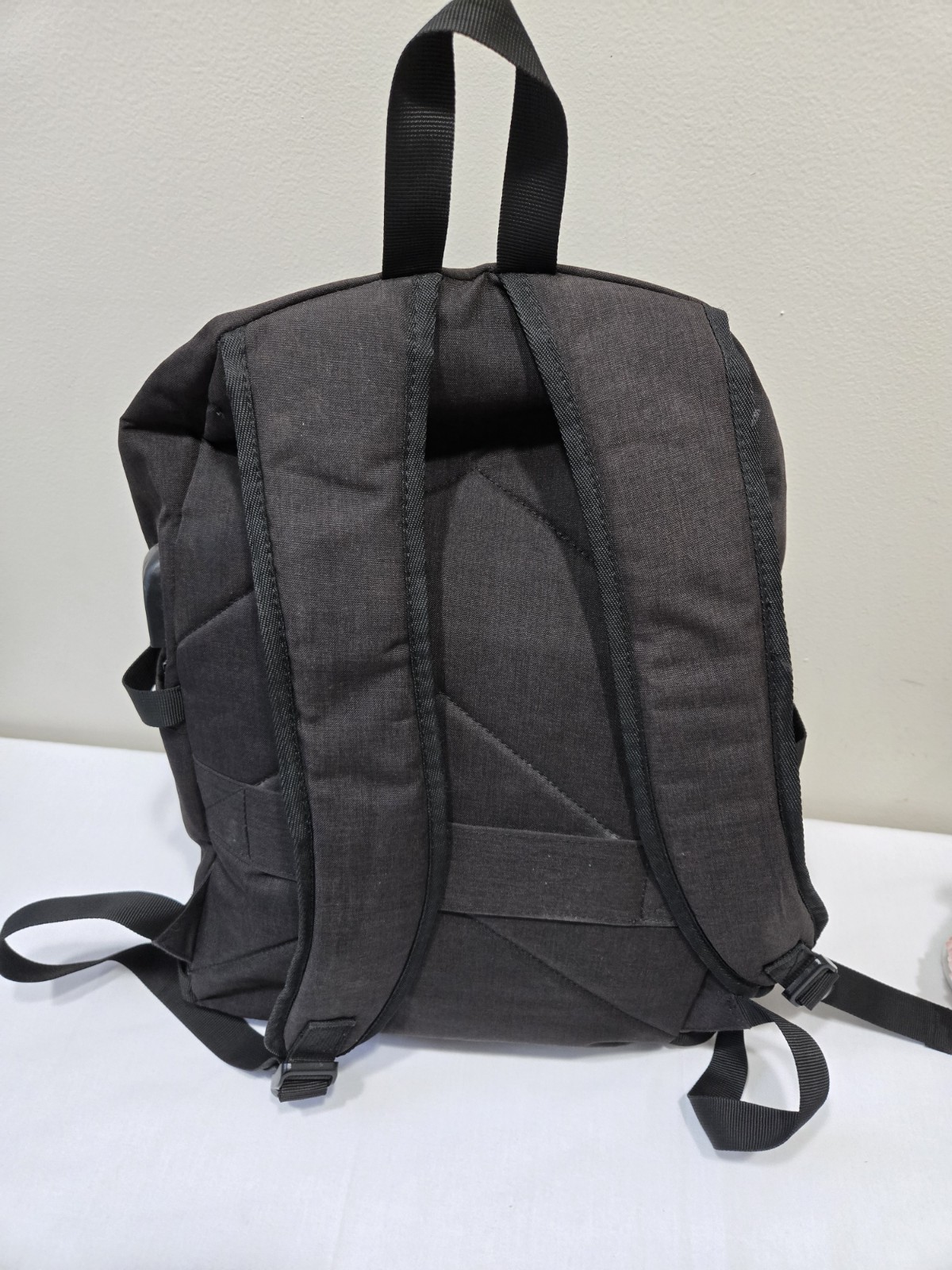 Tzowla Backpack, black Great cond.