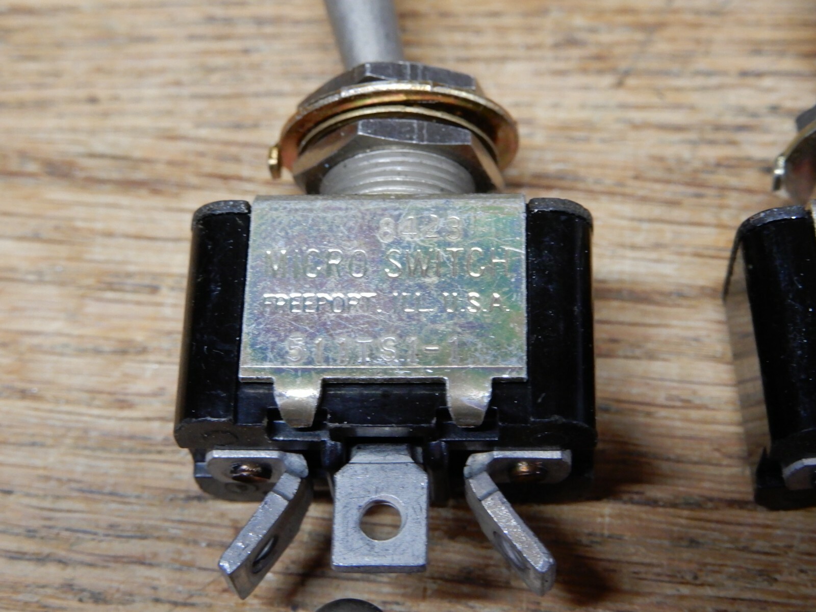 Micro Switch Toggles Qty 4 NOS 1511TS-1 ON-Off-ON SPDT Missing Screws