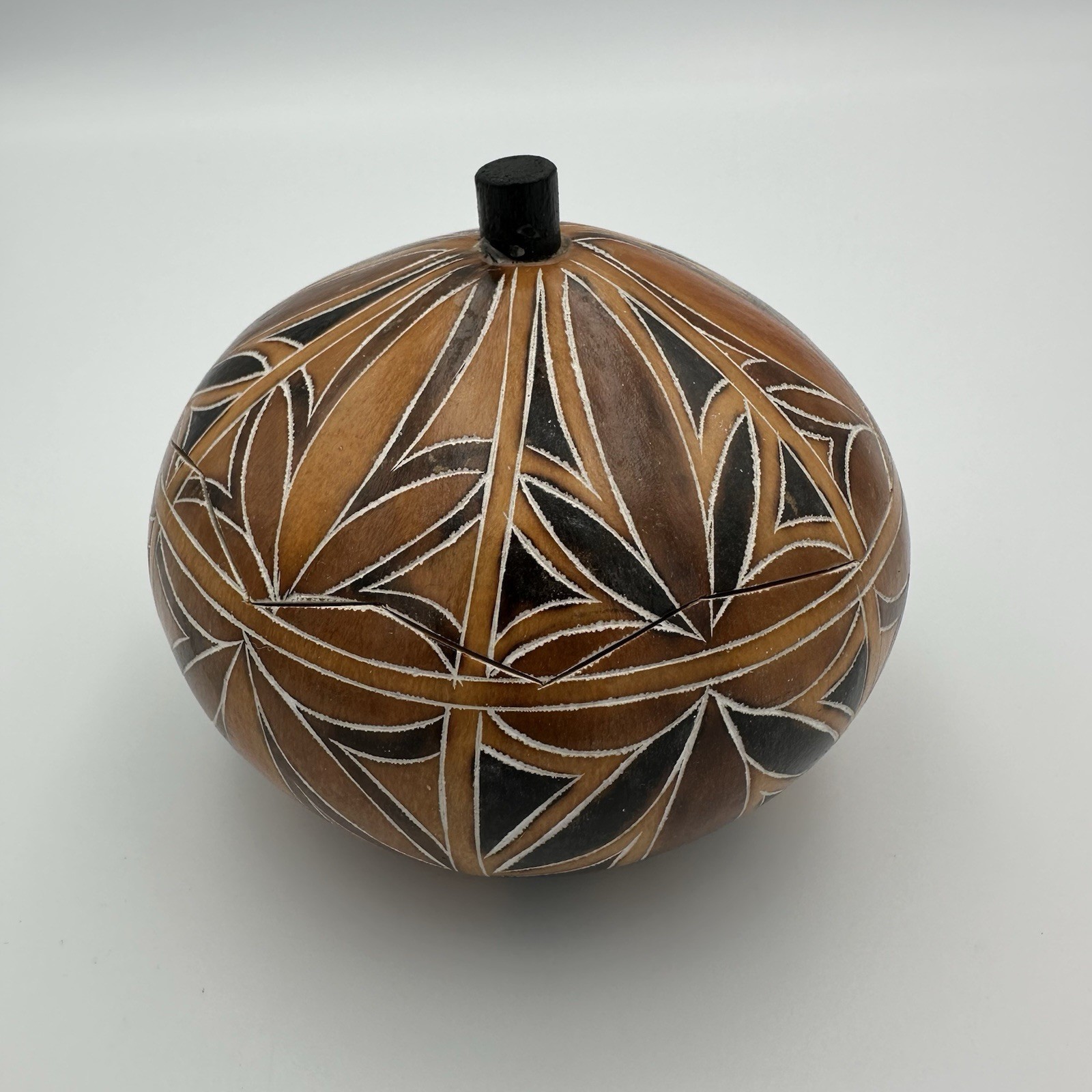 Peruvian Hand-Carved Gourd Bowl Trinket Box Pyro-engraving Geometric Pattern