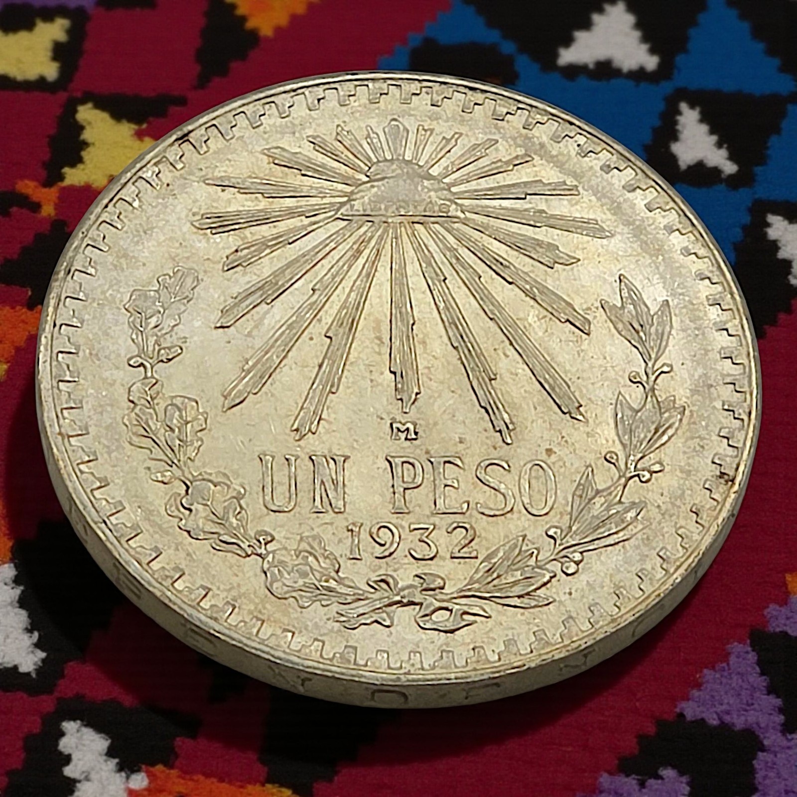 1932 Mexico - 1 Peso Un Peso Silver Coin - Cap & Rays - .720 Fine - Unit P