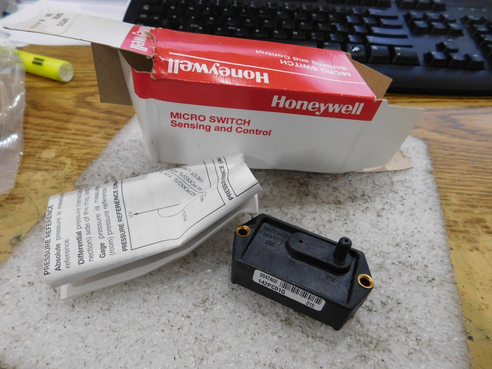 Honeywell Model:  142PC01G  Amplified Pressure Switch.  New Old Stock