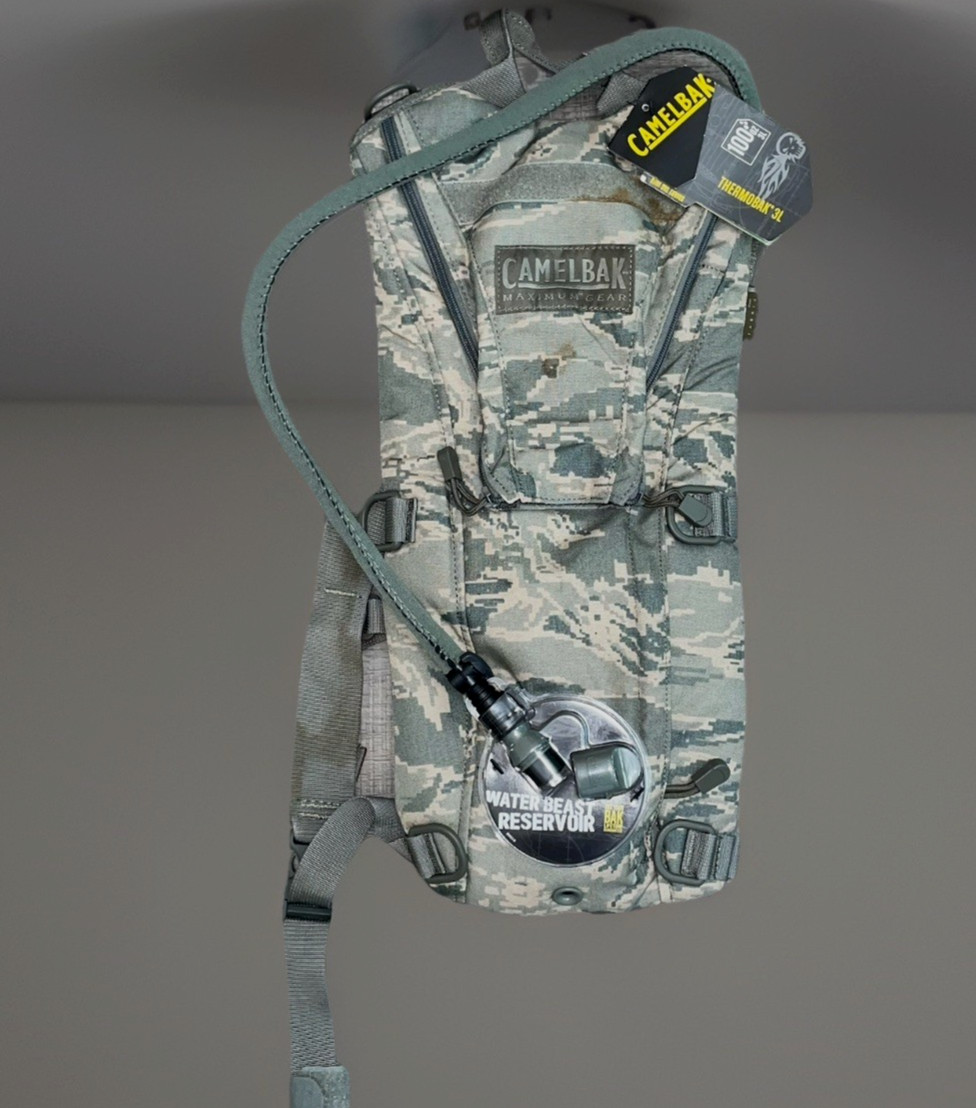 NWT CAMELBAK Thermobak Maximum Gear Water Beast Reservoir 3L 100oz  Digital Camo