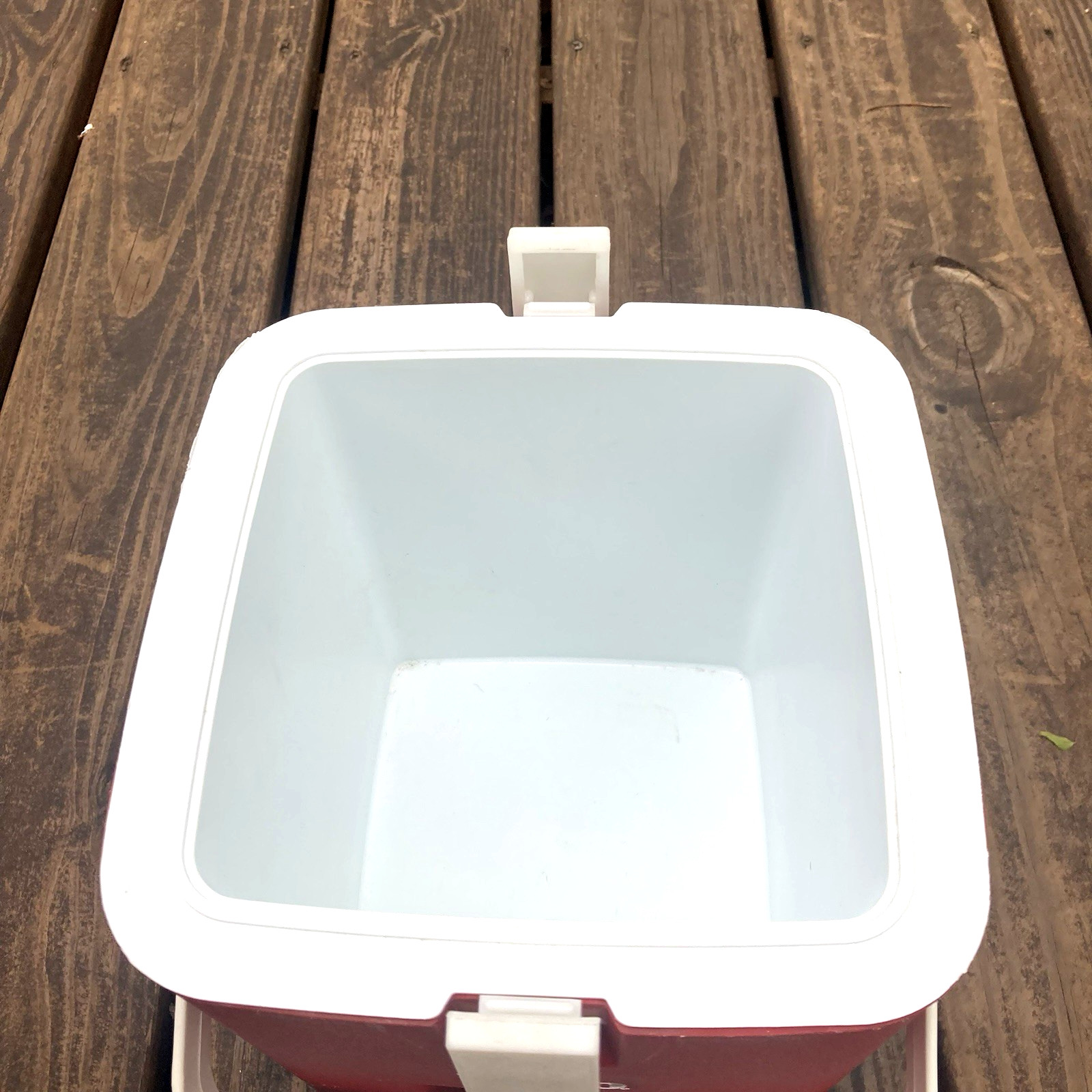 igloo 1 Gallon Red Square Beverage Cooler Red Logo Button Spigot vtg collectable