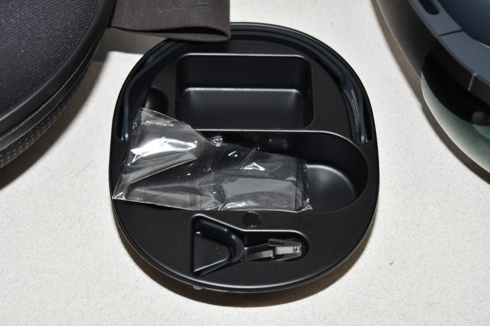 ^ Microsoft Hololens Generation 1 Virtual Headset Holo Lens #X8150