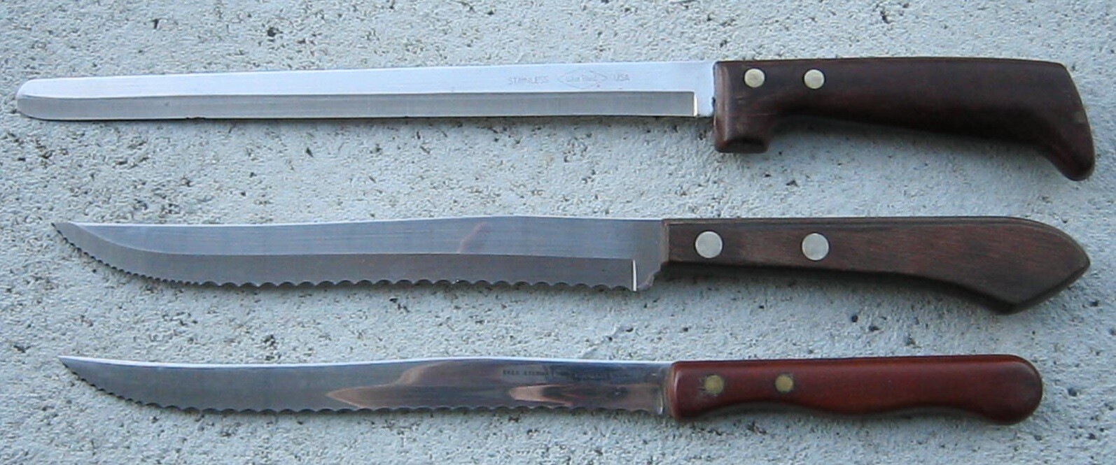 VINTAGE EKCO ETERNA, ONEIDA, & WEST BEND USA BREAD & CARVING KNIVES, LOT OF 3