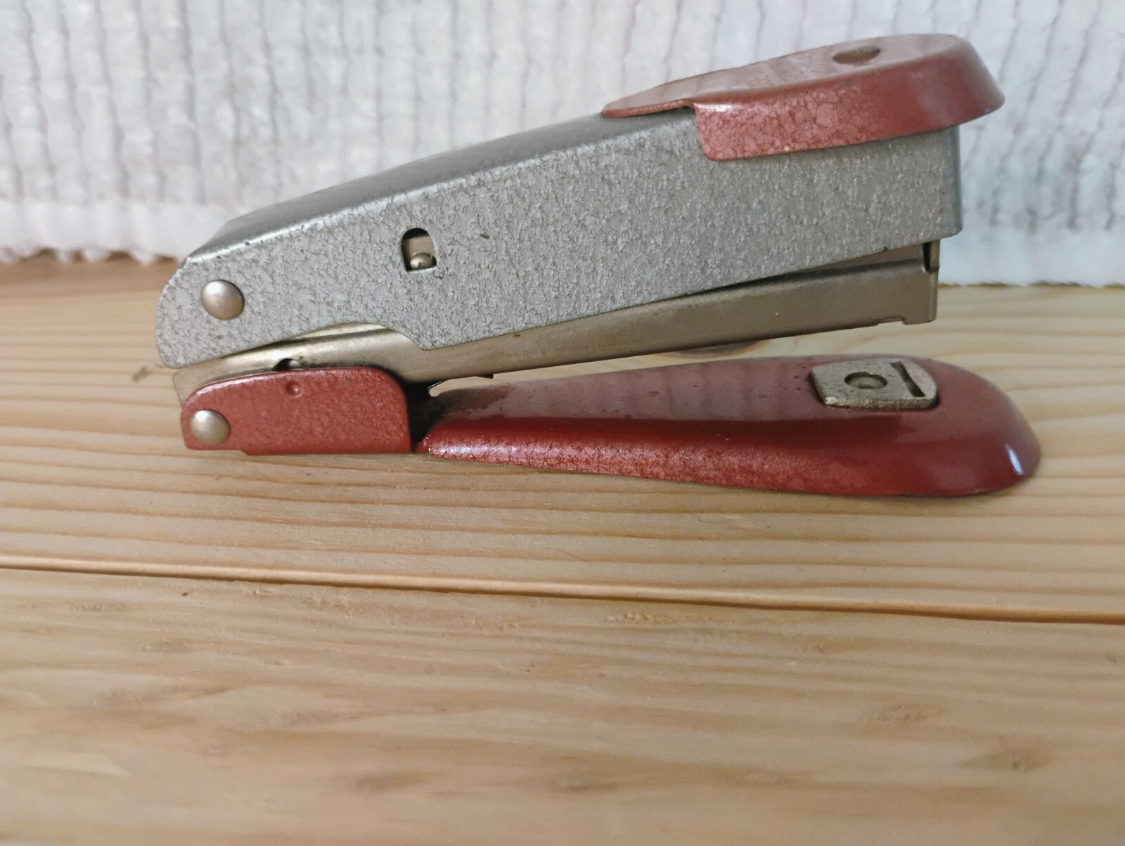 VTG ARROW No. 25-49 FASTENER ADMIRAL STAPLER  Orangy Red/Silver Brooklyn, NY USA