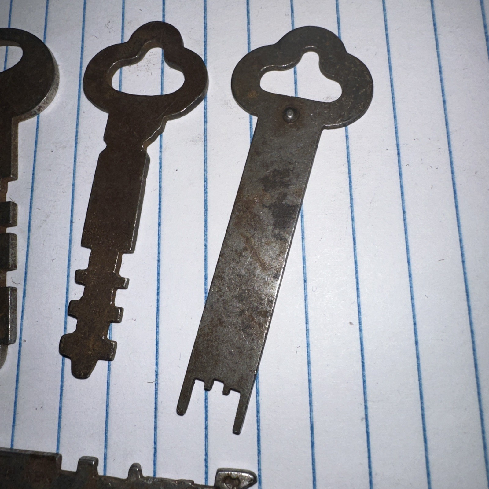 5 Antique Skeleton Keys Flat Unique Shapes