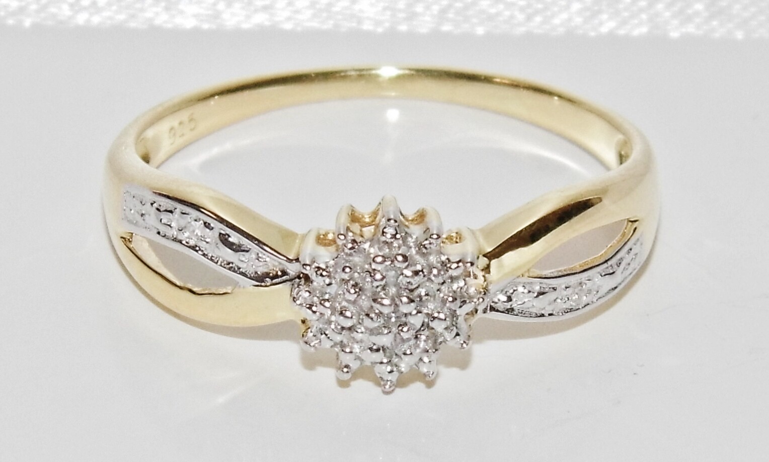 9CT YELLOW GOLD & SILVER DIAMOND LADIES CLUSTER RING ~ size Q