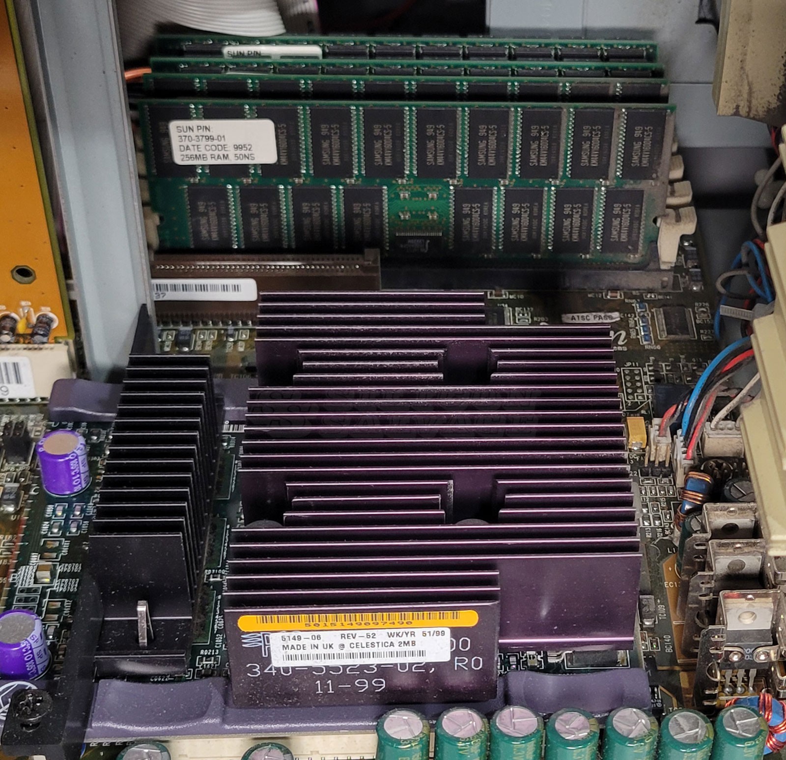Sun Microsystems Ultra 10 Creator Workstation 440MHz 4 x 256MB