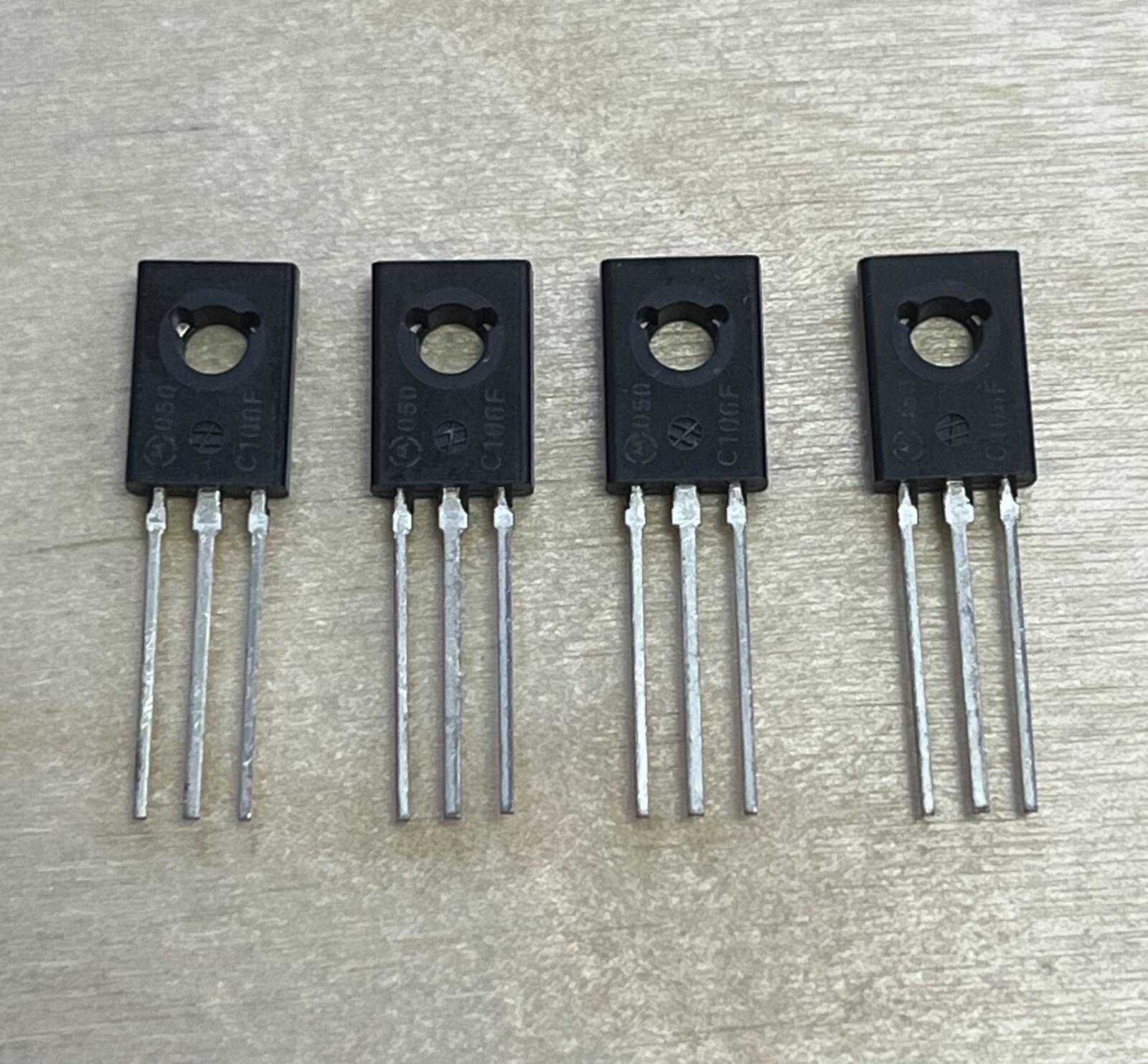 Motorola C106F Sensitive-Gate Silicon Controlled Rectifiers