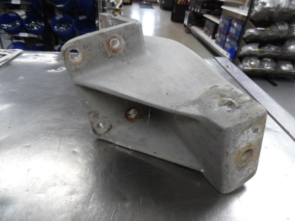 For 2000 INTERNATIONAL 9100 CAB MOUNT,BRACKET Right , MN