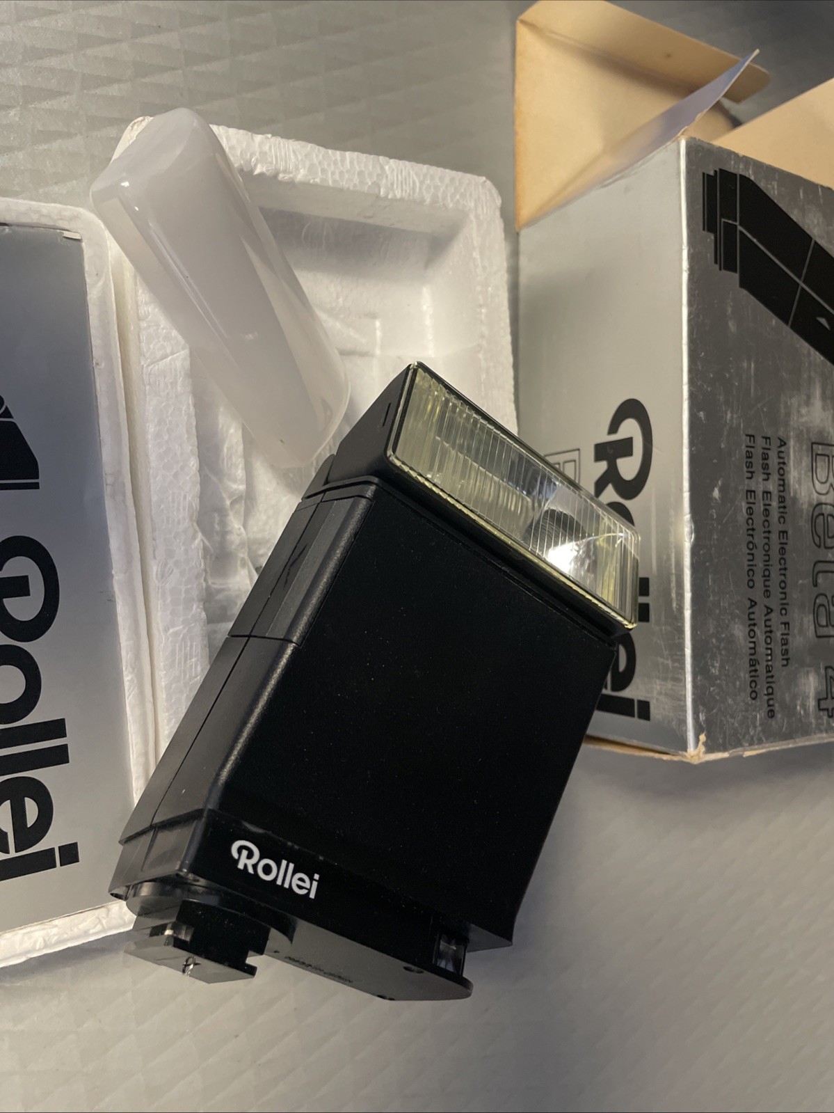 ROLLEI BETA 4 HOT SHOE AUTOMATIC ELECTRONIC FLASH New old Stock