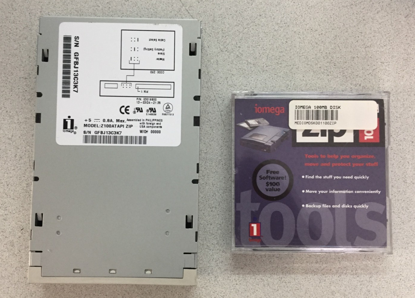 Iomega IDE Internal 3.5" Zip Drive Z100ATAPI ZIP Beige