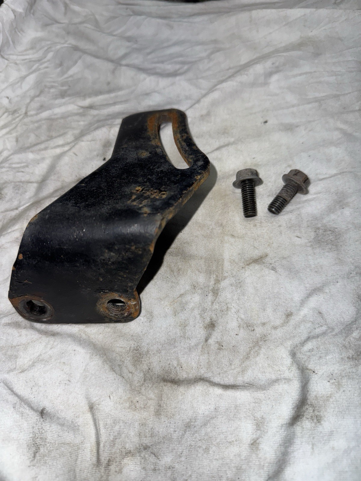 89-95 Geo Tracker/Suzuki Sidekick OEM 8v ONLY upper A/C compressor bracket