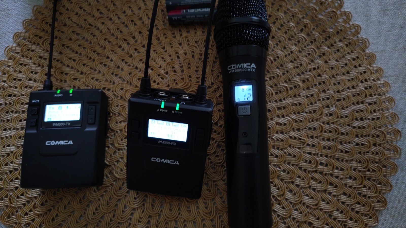 COMICA - WIRELESS DUAL MIC KIT (1) HH MIC, (1)LAV MIC, (1 ) DUAL CH Receiver RX