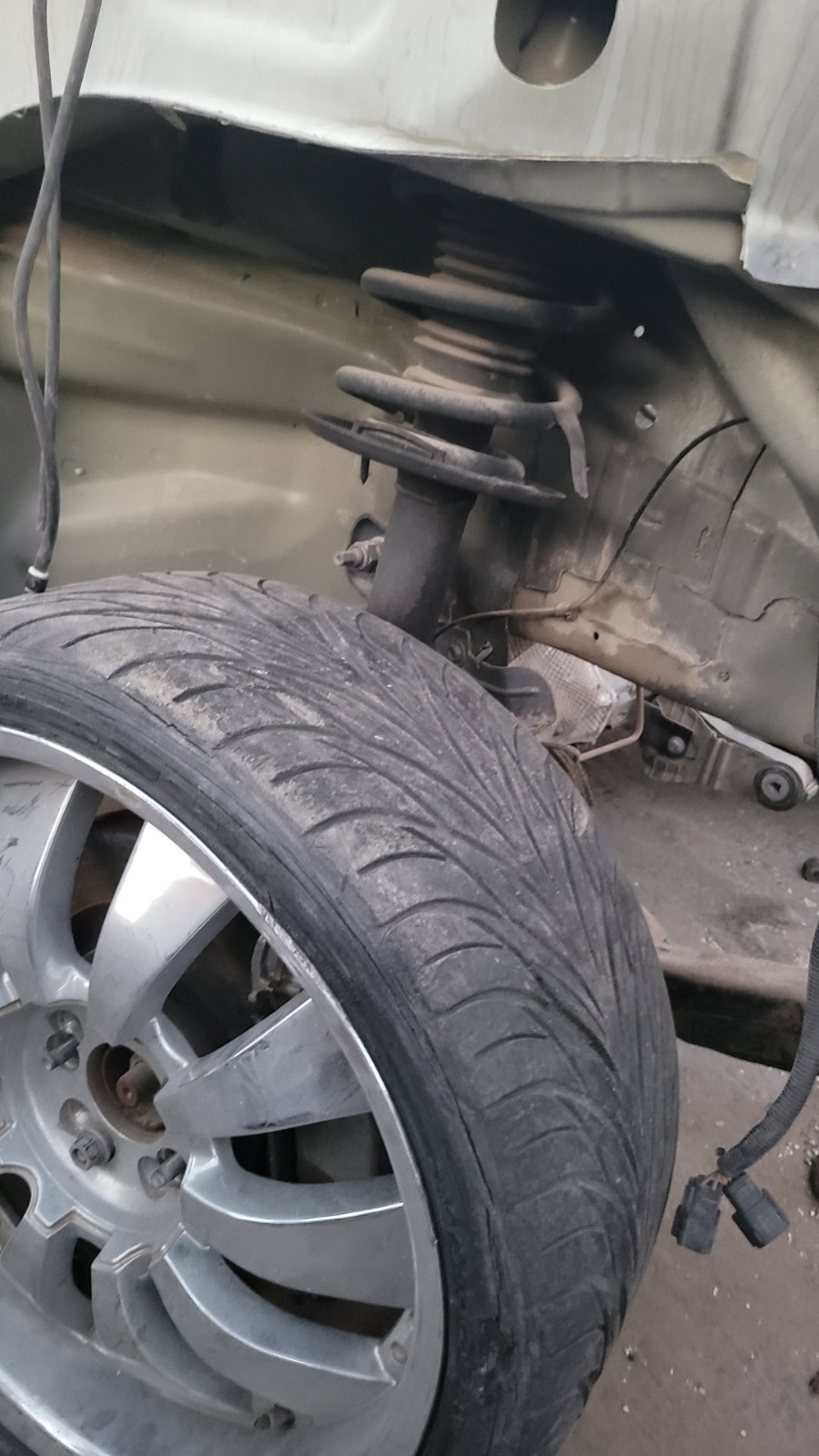 2013-2019 Ford Explorer 3.7 Right Suspension Assembly