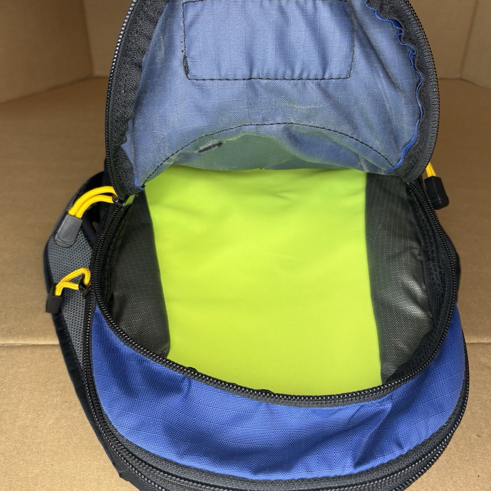 Camelbak Blowfish Hydration Backpack NO Bladder Blue/Black Pre-owned Nice Cond