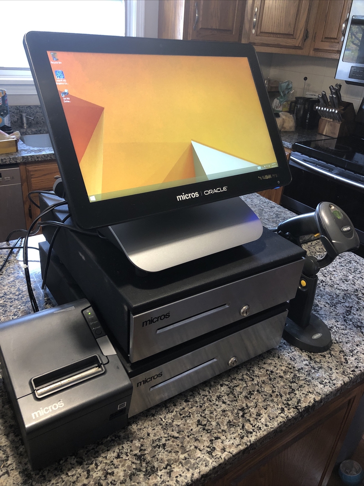 Micros Oracle Workstation 6 POS System includes printer, scanner, employee card