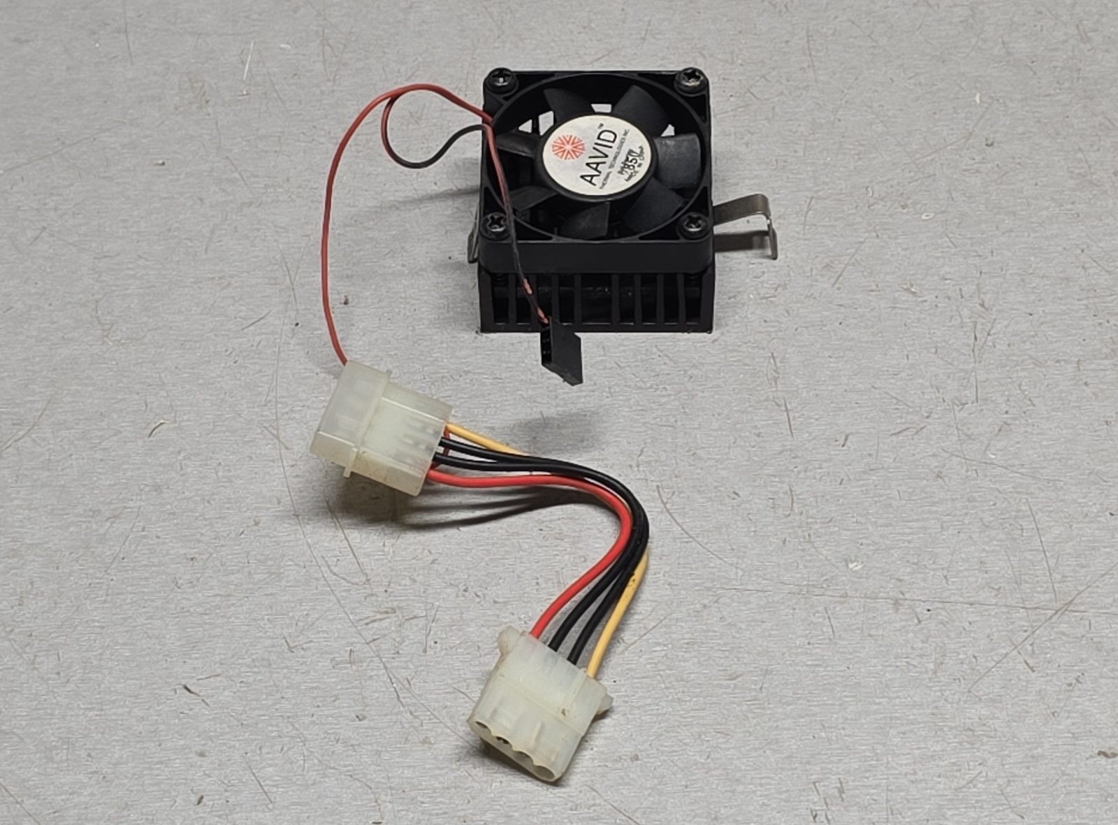 Aavid socket 370 CPU cooler heatsink fan with Molex adapter