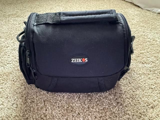 Zeikos Deluxe Soft Case Black Nylon Zippered Camera Bag Great Condition