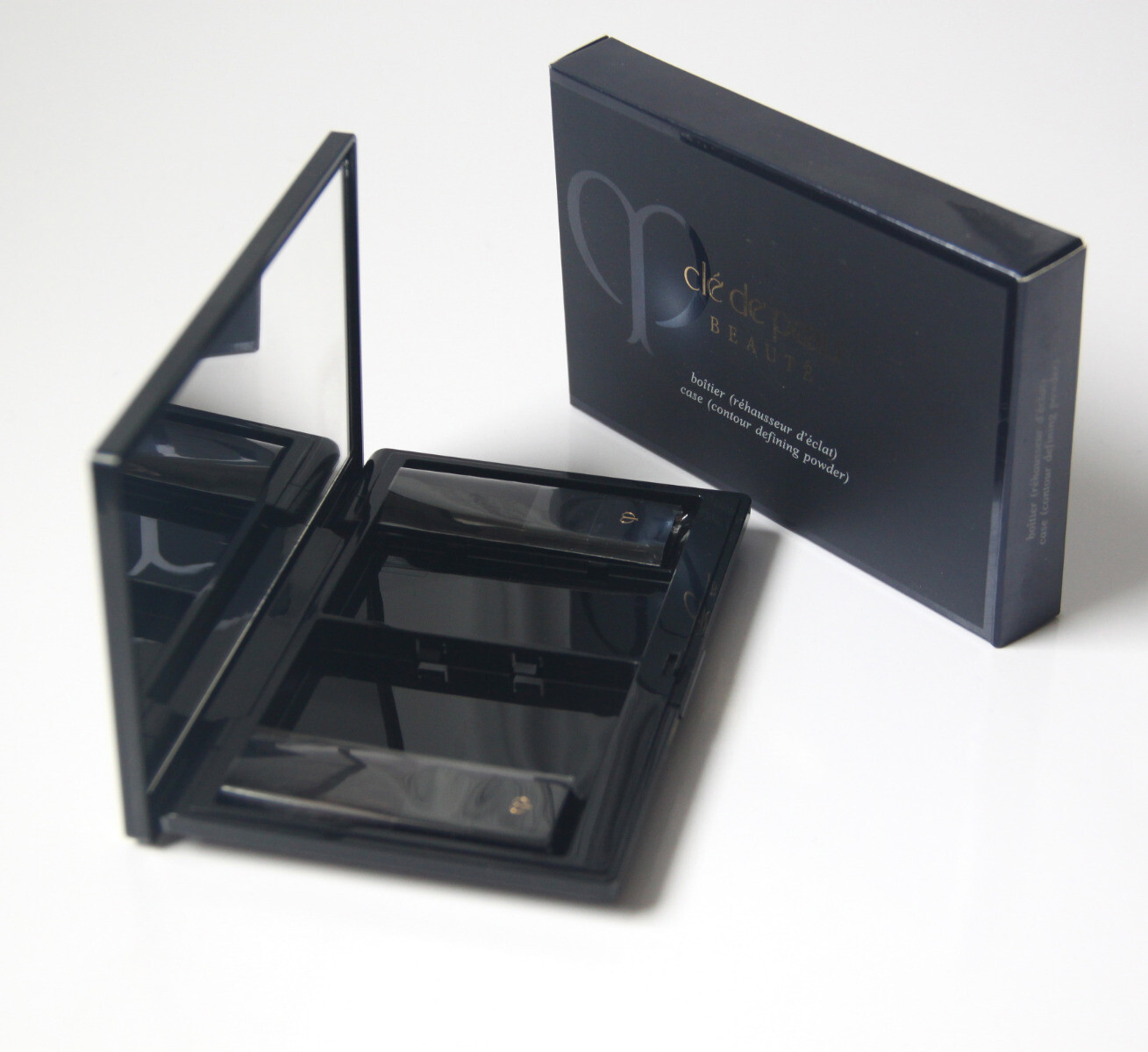 New Cle de Peau Compact Case for Contour Defining Powder with 2 Brushes In Box