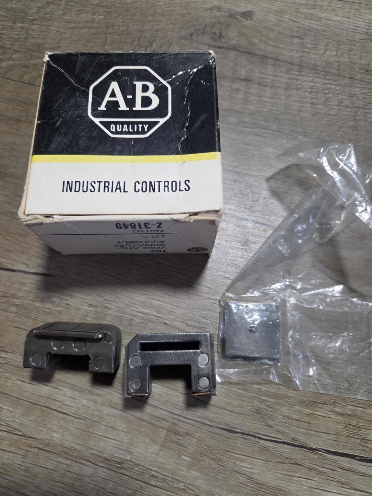 ALLEN BRADLEY Z-31849 SIZE 0 YOKE & ARMATURE - FREE SHIPPING