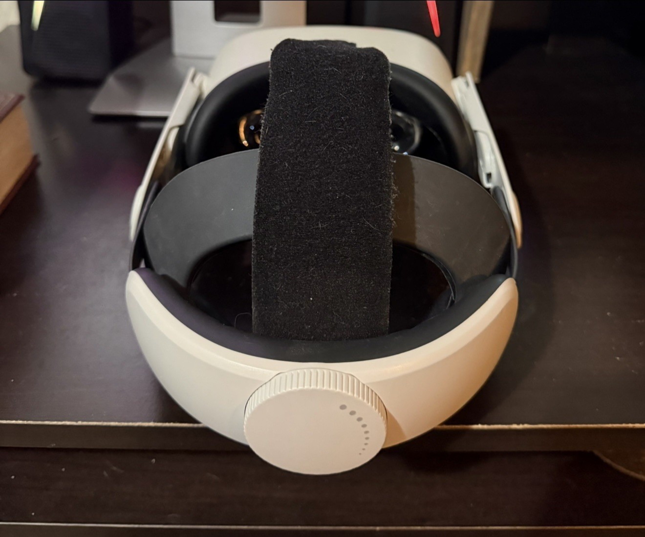 Oculus Quest 1 Virtual Reality Headset (No Controllers, with Head Strap) Used
