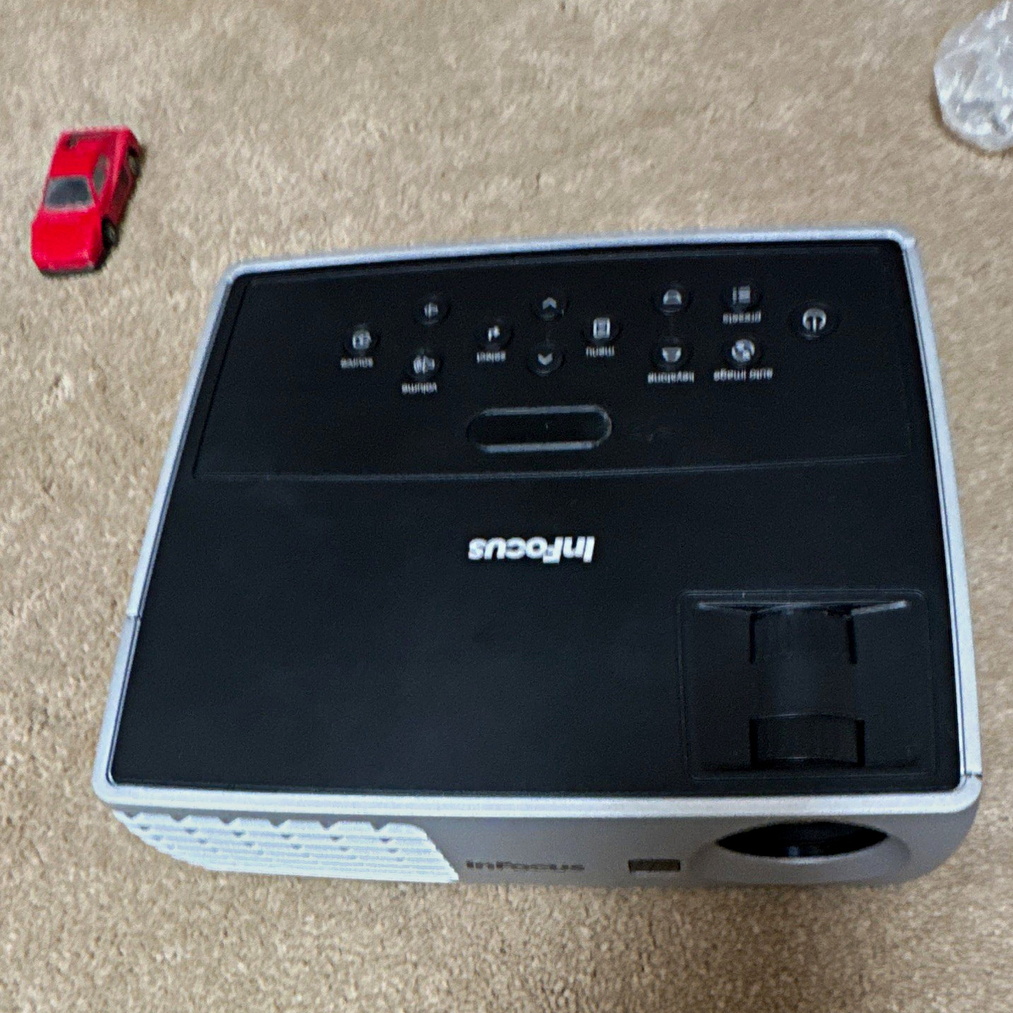 InFocus IN1100 DLP Projector 2200 ANSI Lumens XGA 2000:1 Remote Bag VGA